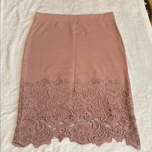 Chic Lace Trimmed Pencil Skirt in Mauve